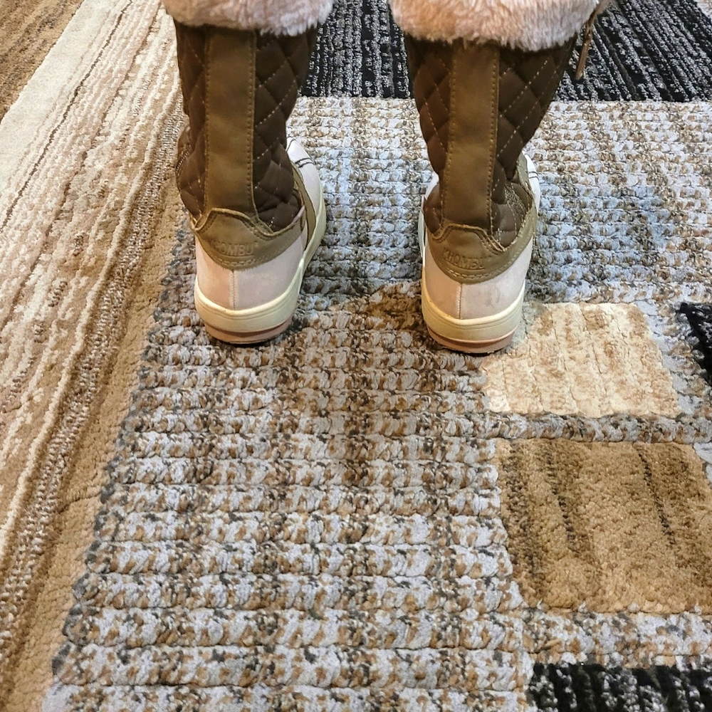 Girls Khombu Boots Size 1